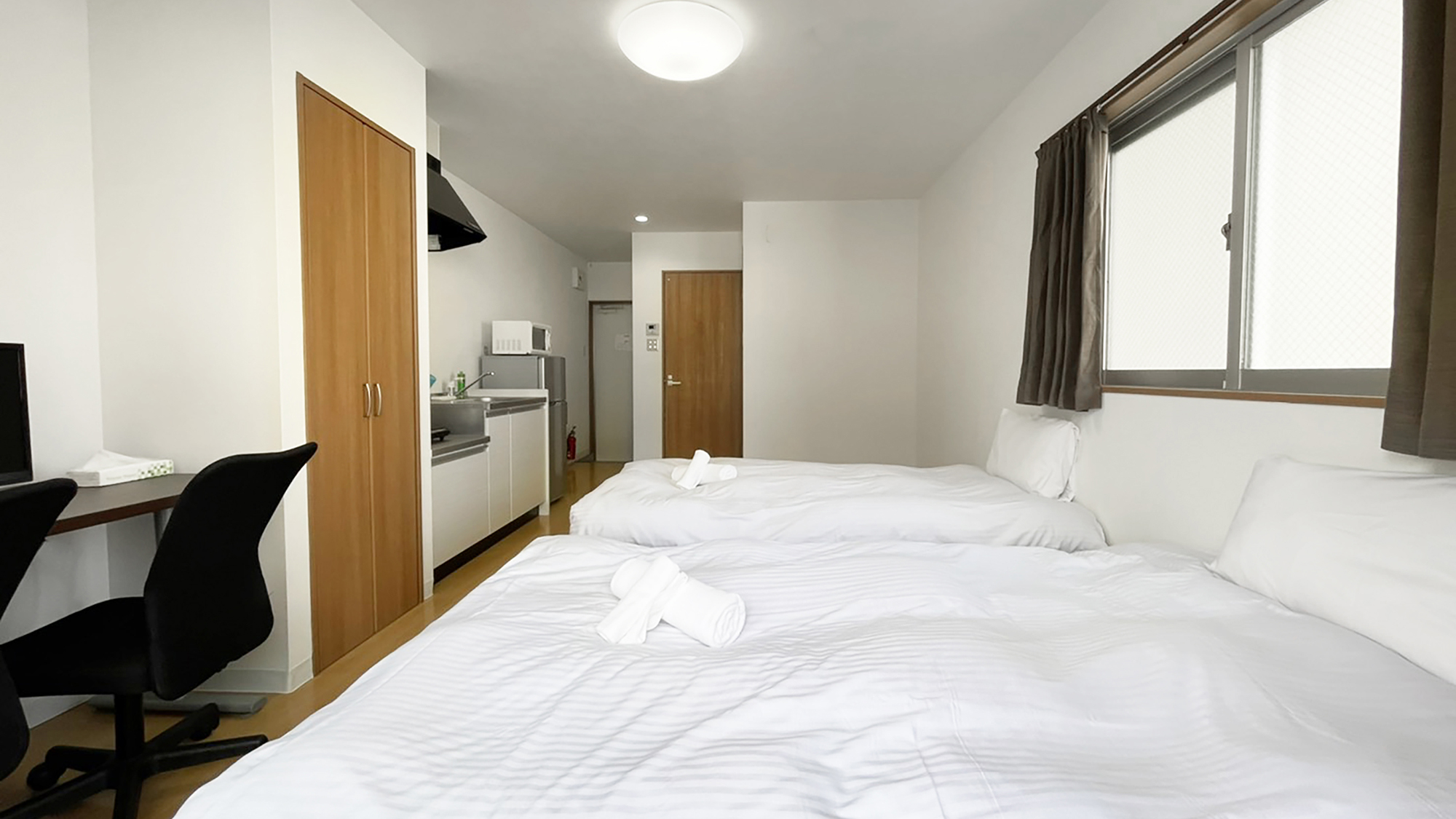 【ダブル：18平米】洗い場付バスルーム、家電付キッチン、必要な物が揃った自宅のようなくつろぎ空間。