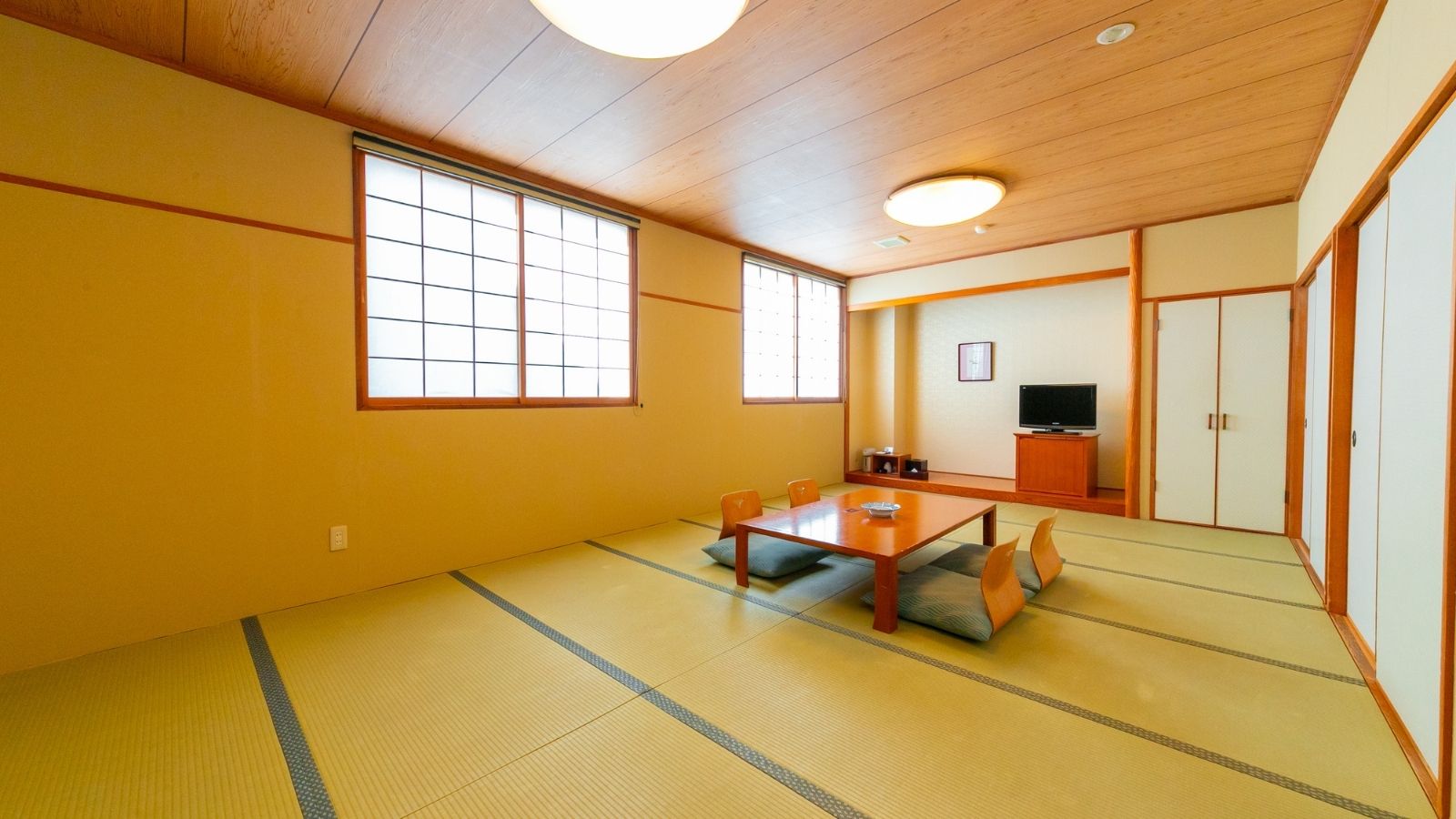 【和室】落ち着いた雰囲気の和室でゆったりと