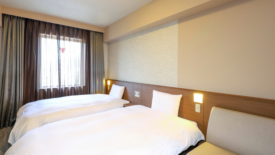 ■ツイン：広さ24㎡・シモンズ製ベッド（120cm×195㎝）・シャワーブース付・スマートテレビ