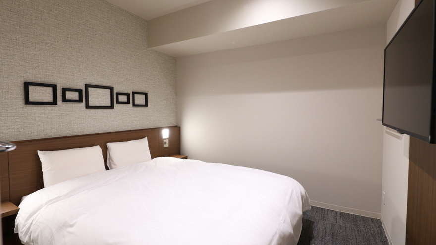 ■トリプル：広さ36㎡・シモンズベッド（120cm幅×2、160㎝幅）シャワーブース・スマートテレビ