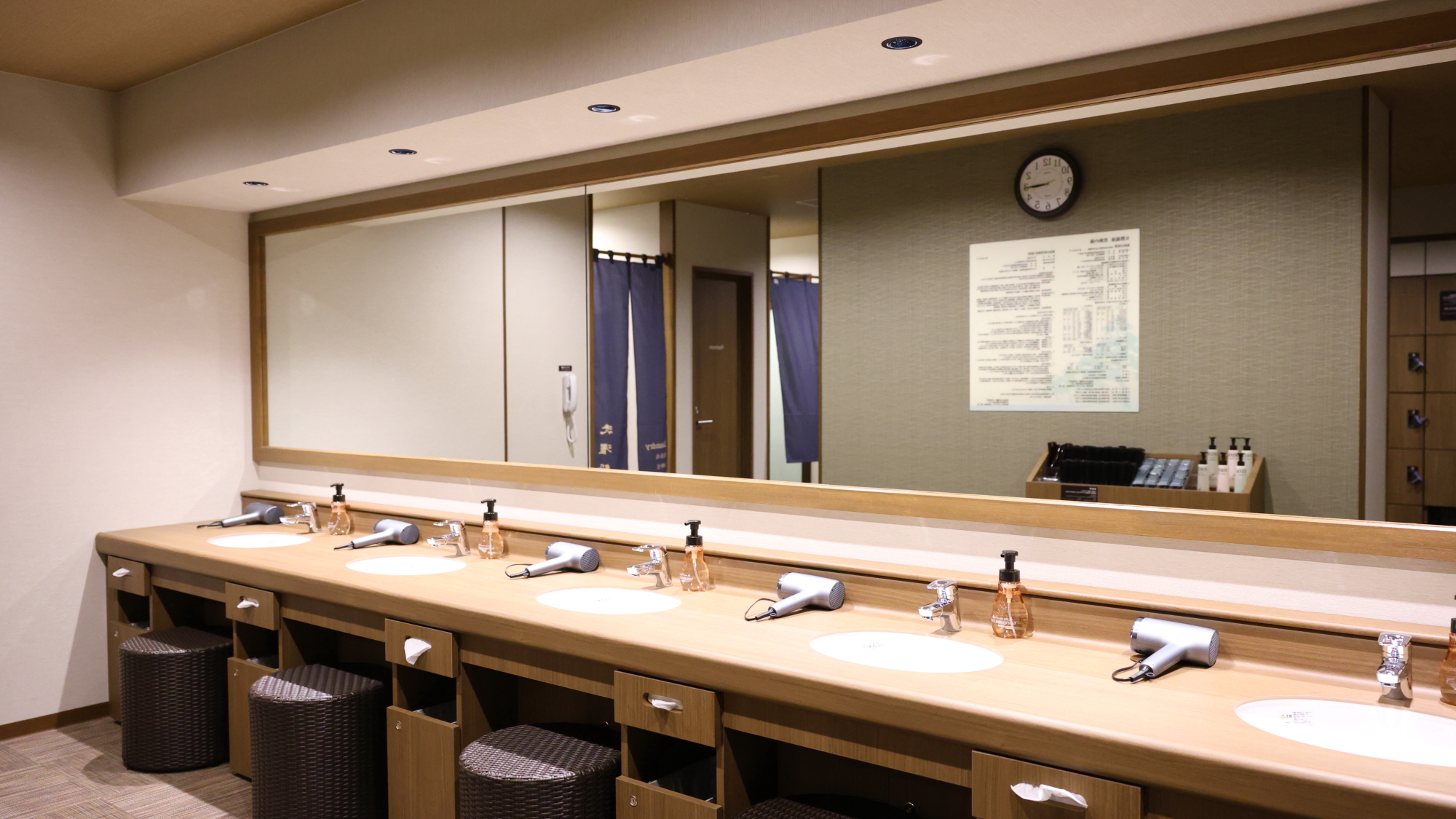 ■男性大浴場　パウダースペース