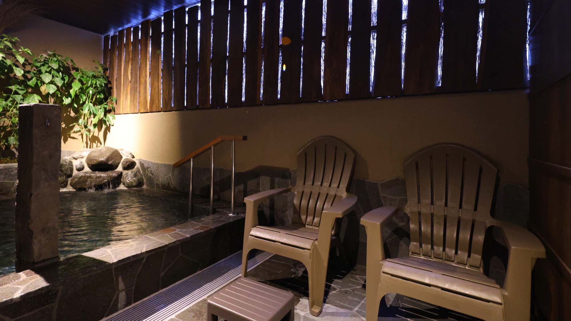 ■外気風呂（湯温：41～43℃）