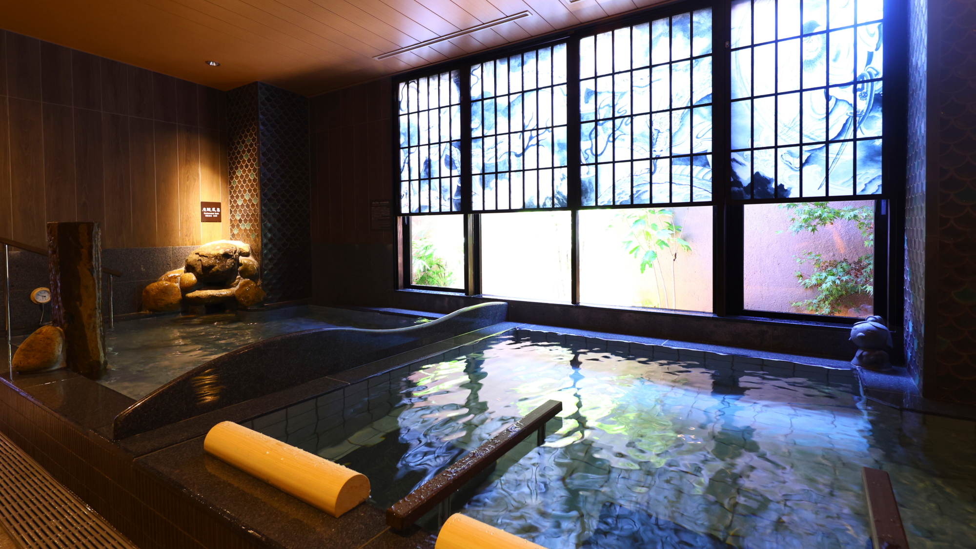 【天然温泉 三刀屋(みとや)の湯】内風呂　（湯温：約40℃～42℃）