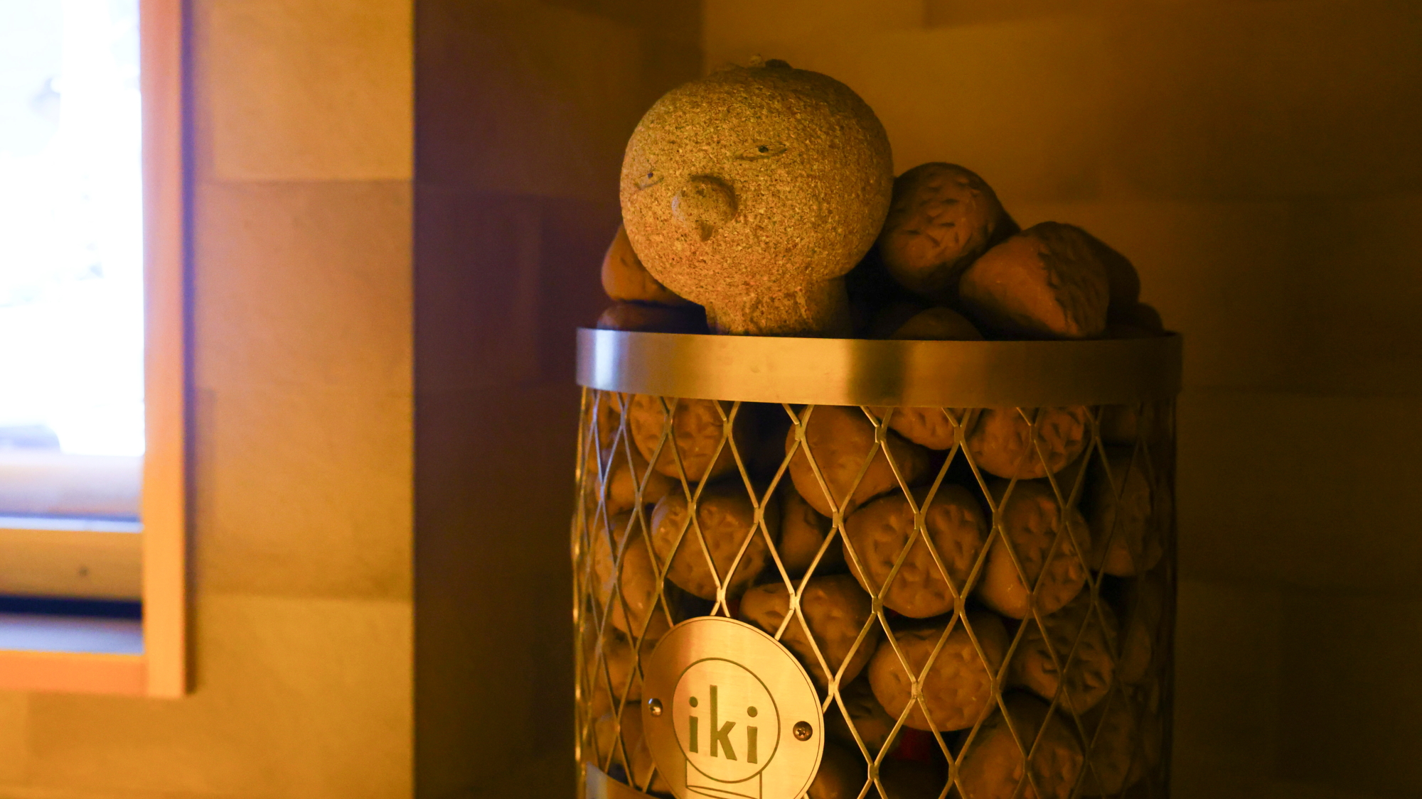 【オートロウリュ高温サウナ】20分に1回のオートロウリュ(室温:90℃)