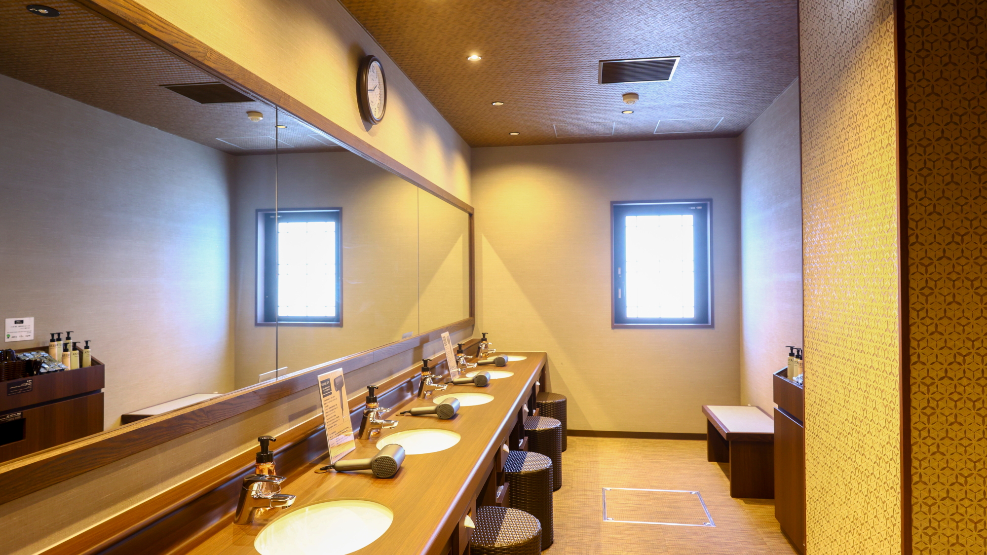 【男性大浴場】脱衣所