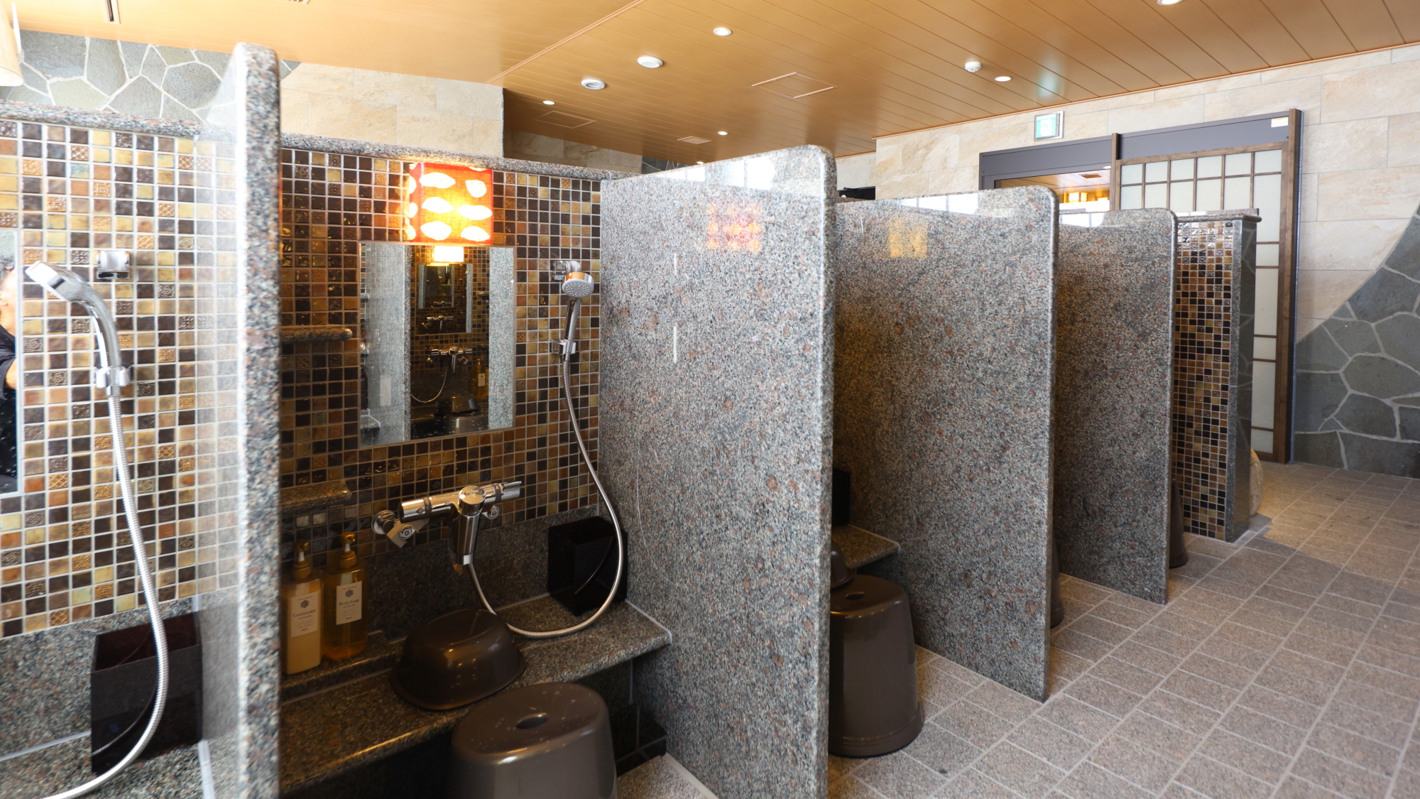 【女性】洗い場（カラン10個設置）