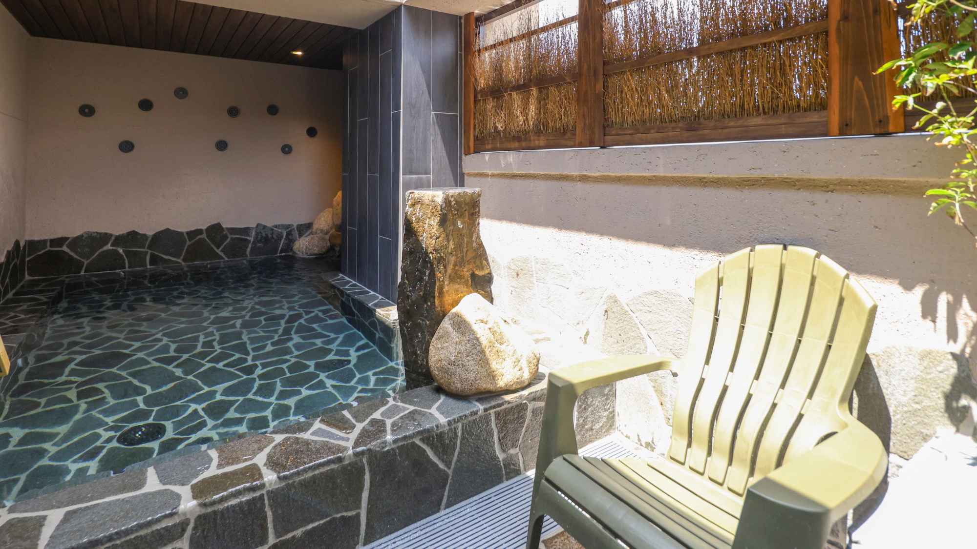 【男性】露天風呂（湯温：41～42℃）