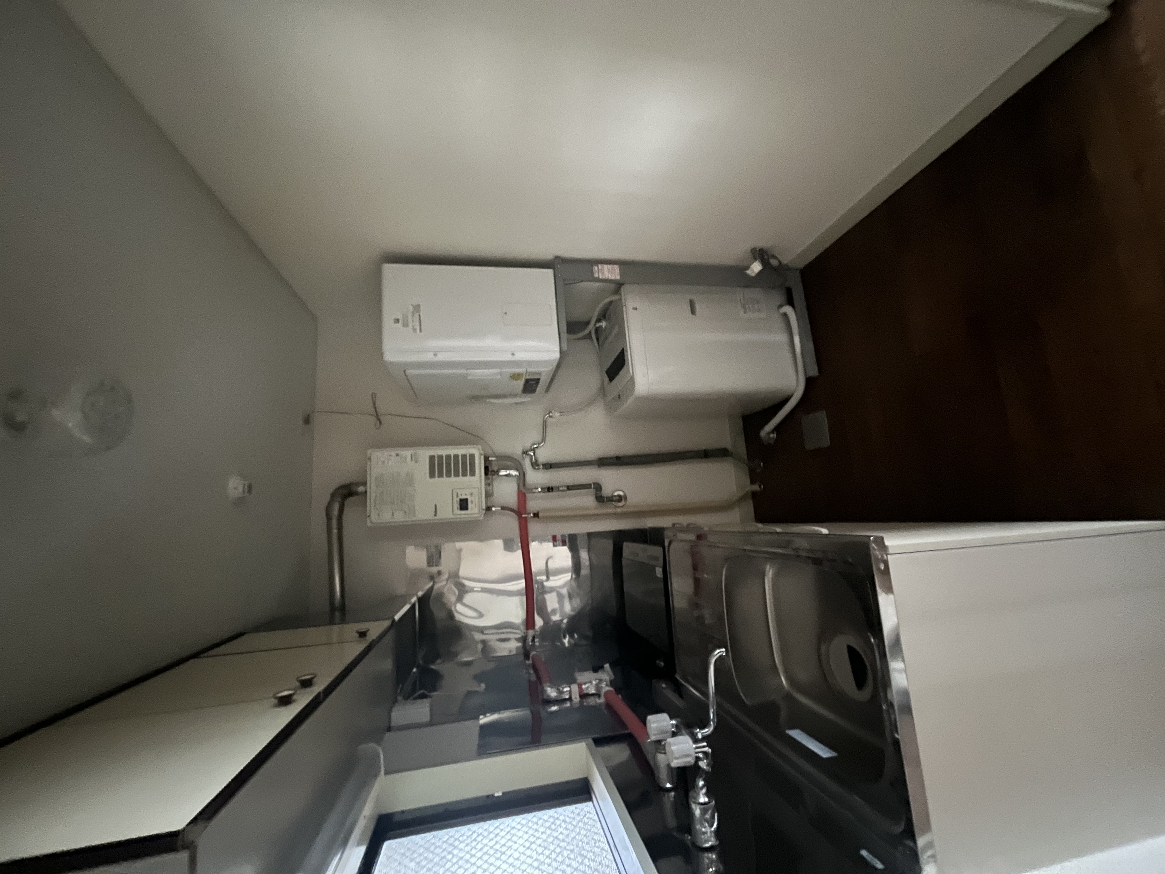 流し台・食器棚・IHコンロ・洗濯機・乾燥機・電子レンジ・冷蔵庫・包丁・まな板・フライパン＆鍋・お玉・ヘラ食器洗いスポンジ・箸・紙コップ・ホークスプン （人数分）・常時完備しております！