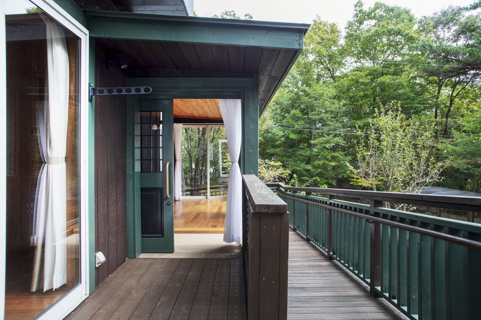 車いす用スロープと専用玄関