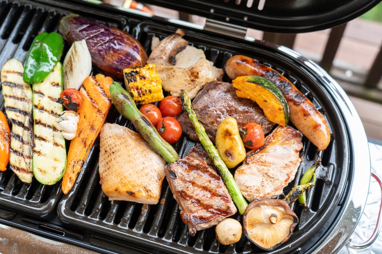 【ご夕食付】ホテルシェフ監修のグリルを、森に囲まれた洋風コテージのテラスで