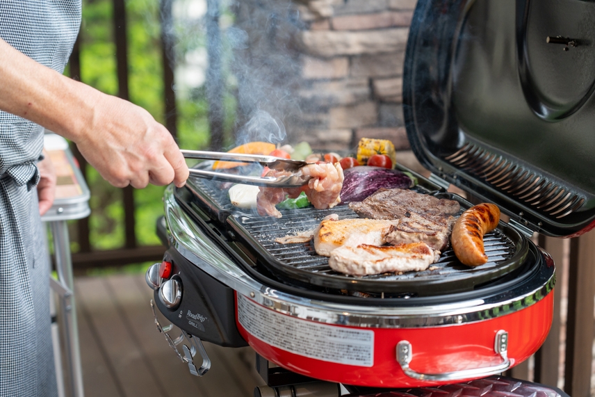 【ご夕食付】ホテルシェフ監修のグリルを、森に囲まれた洋風コテージのテラスで