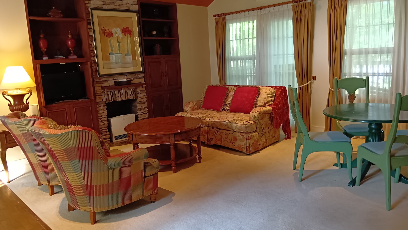 Cottage6_バラのツボミ_Rosebud_リビング