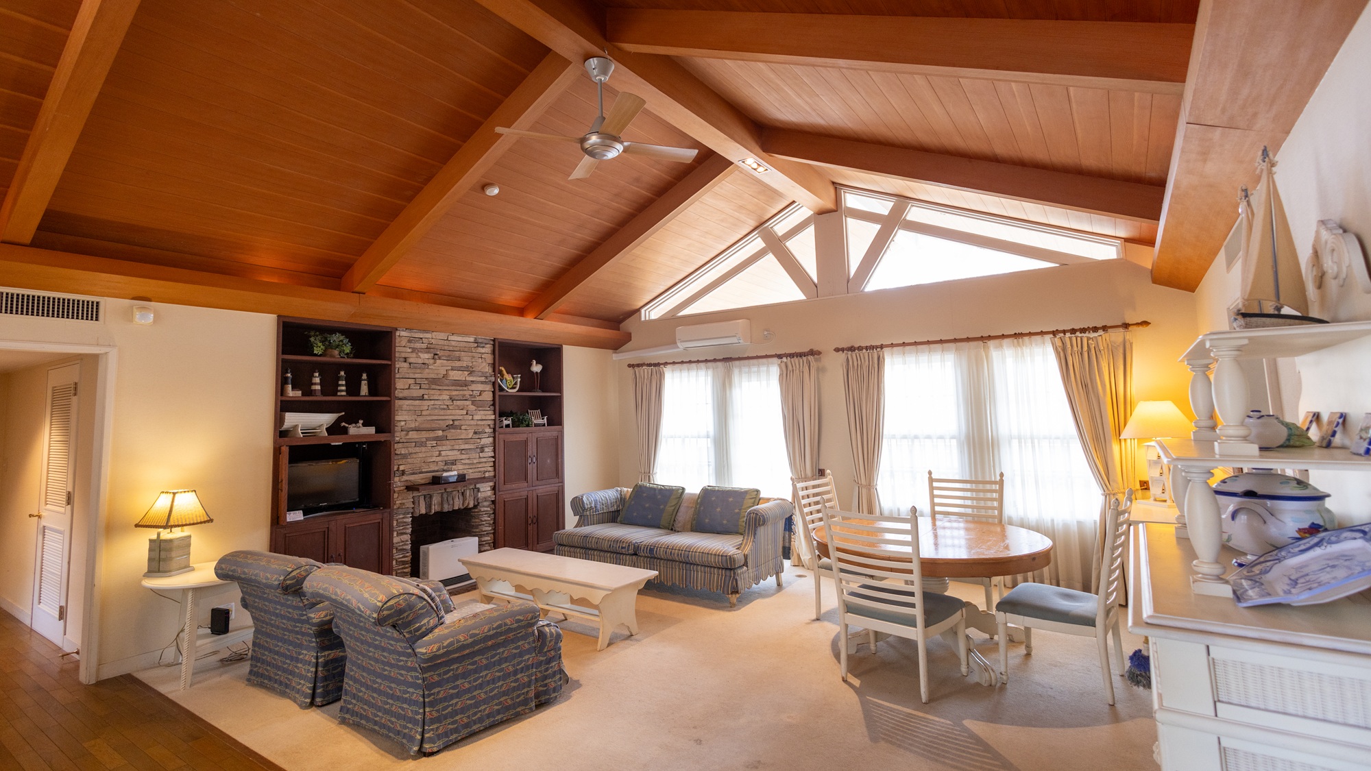 Cottage7_ヒイラギ_Holly_リビング