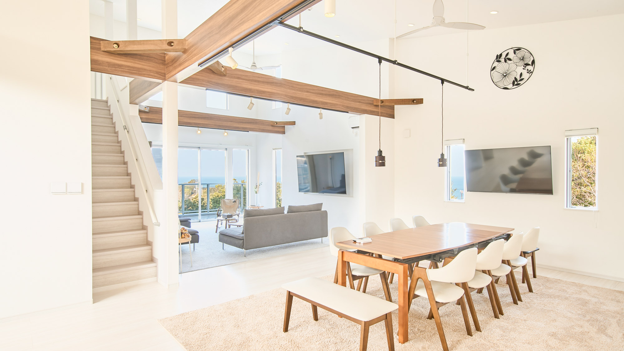 リビングダイニング全景