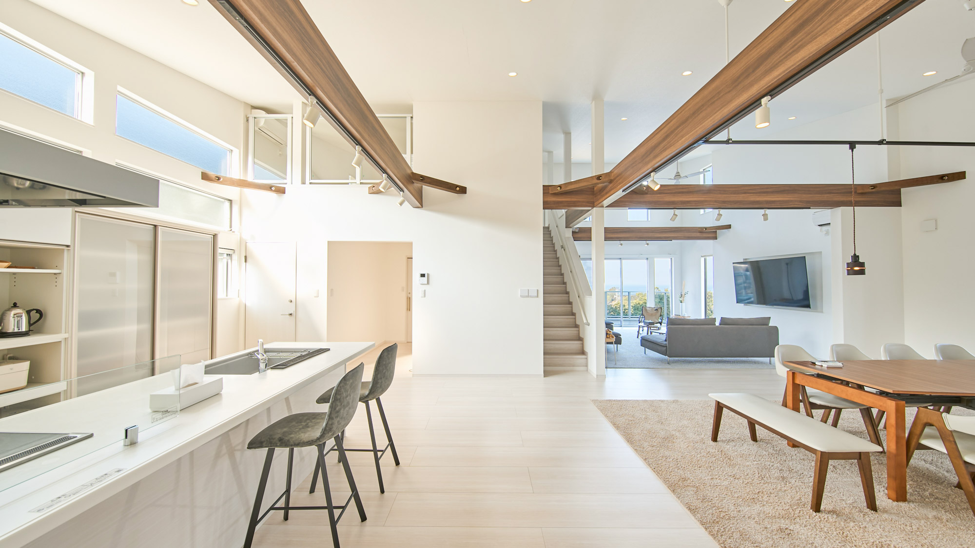 リビングダイニング全景