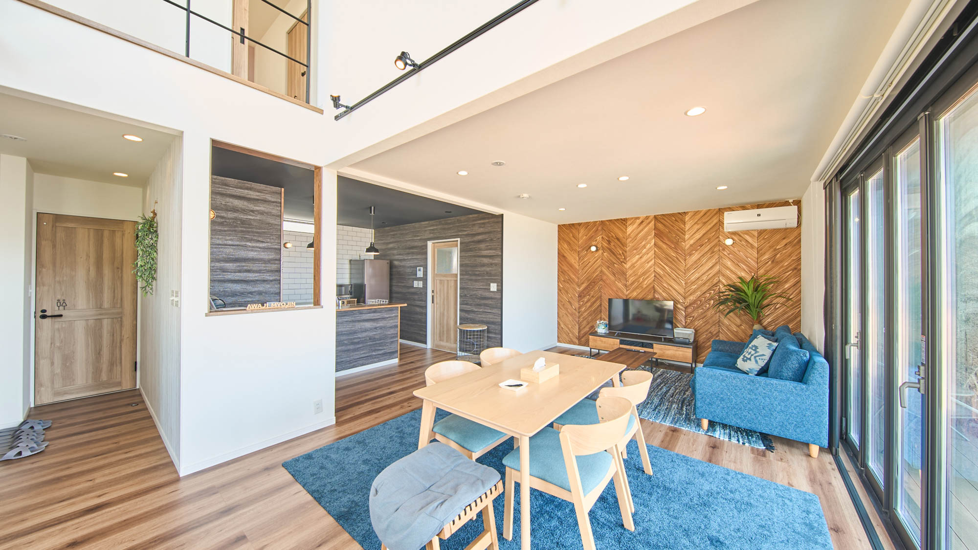 リビングダイニング全景