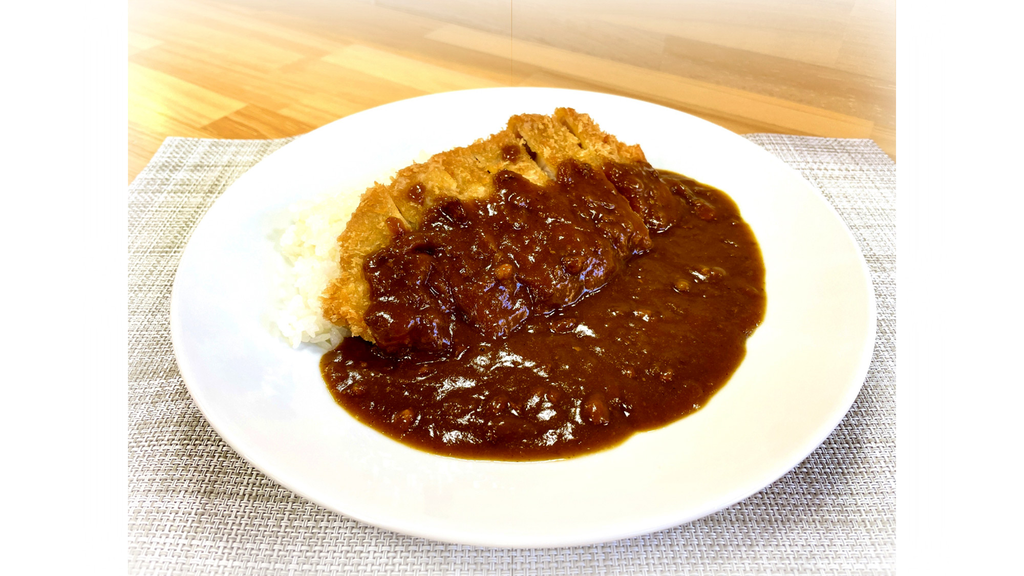 ・【夕食一例/カツカレー】豪華にカツが入ったカレー。お腹いっぱい大満足です