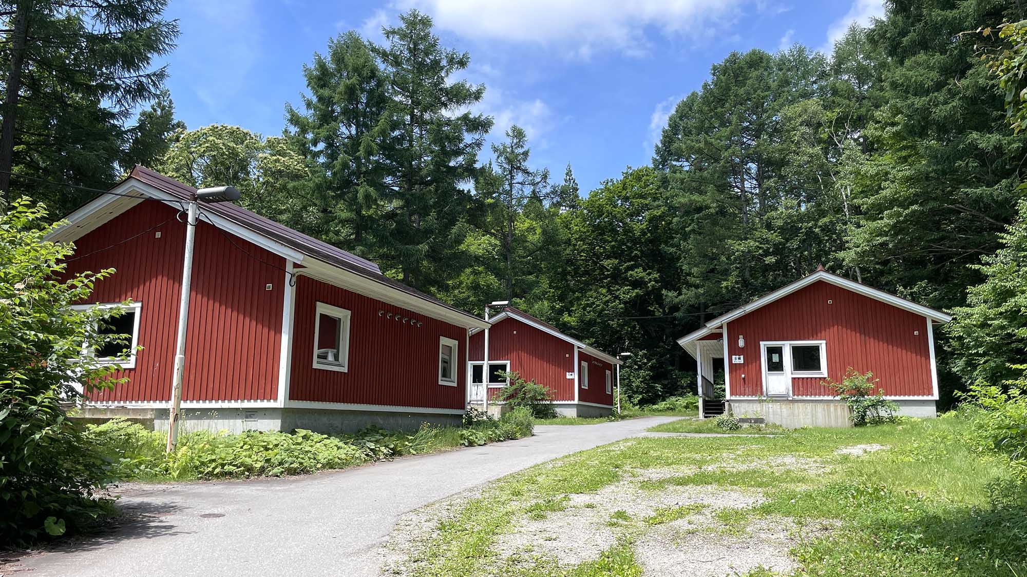 ・【コテージ／外観】森に佇むコテージ。落ち着いた雰囲気の中でゆったりとした時間をお過ごしください