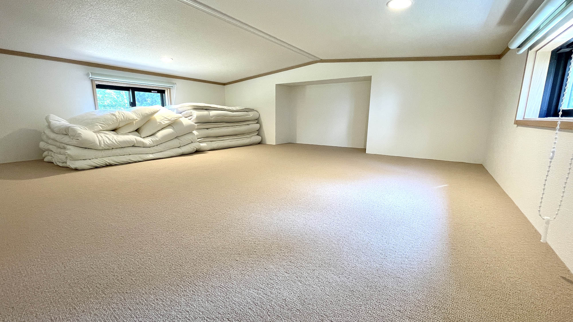 ・【トレーラーハウス翠／ロフト】寝室・リビングの他にロフトに布団を敷いて最大9名様までご宿泊可能です