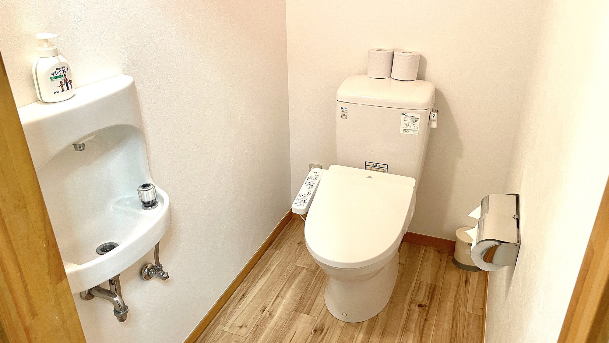 ・【コテージ／トイレ】温水洗浄機能付きでお風呂と別になっておりますので、快適にご利用いただけます