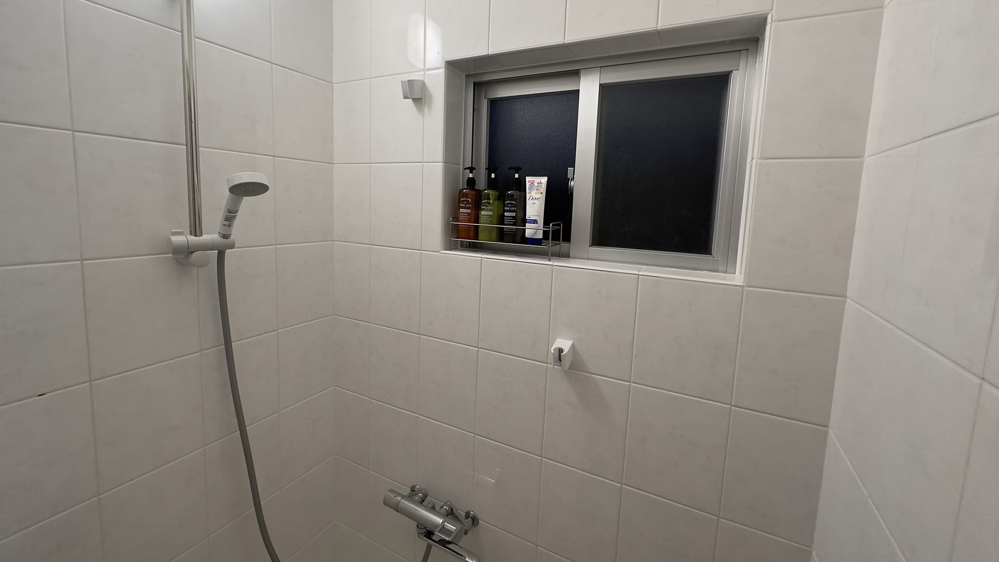 ・【シャワー】客室内はシャワーのみのご用意となります（バスタブは外風呂のみとなります）