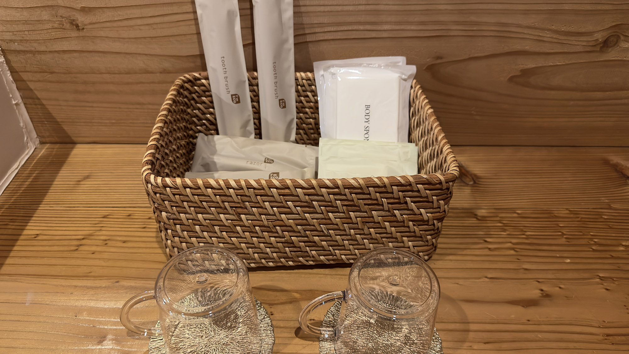 ・【アメニティ】歯ブラシセットやブラシなどの滞在中必要なものはご用意しております