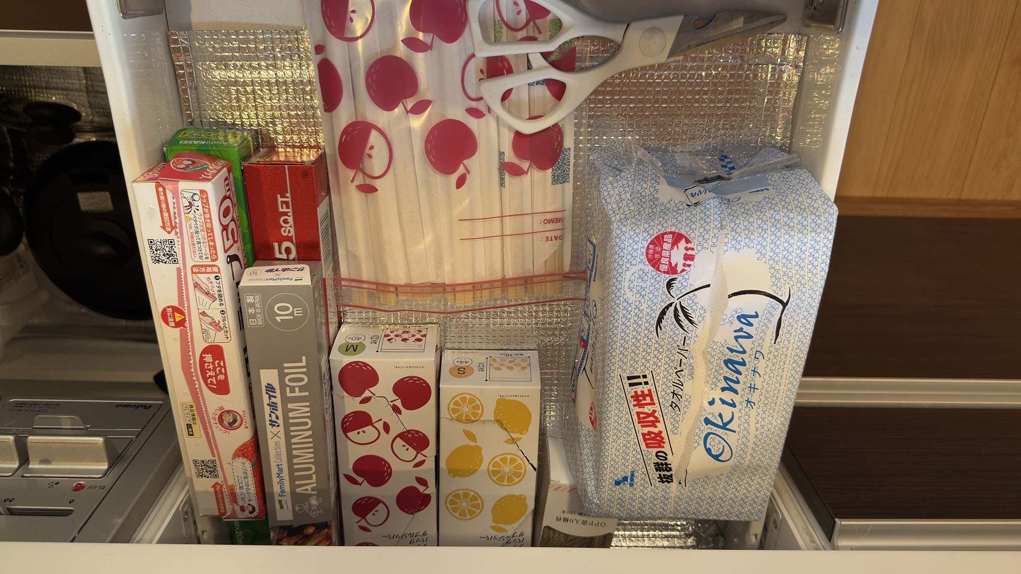 ・【キッチン】ラップ・アルミホイルなどもご用意しております