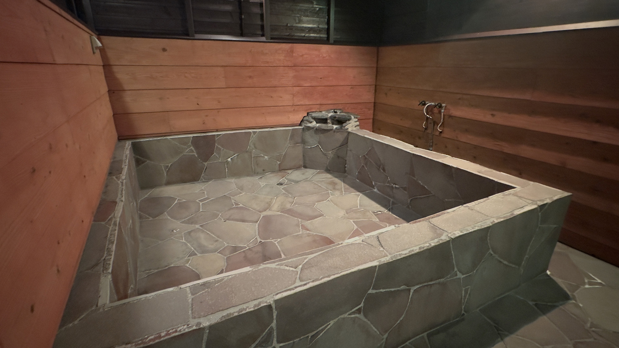 ・【外風呂】昼夜問わずご利用いただけます（お湯はりには時間がかかりますのでご注意ください）