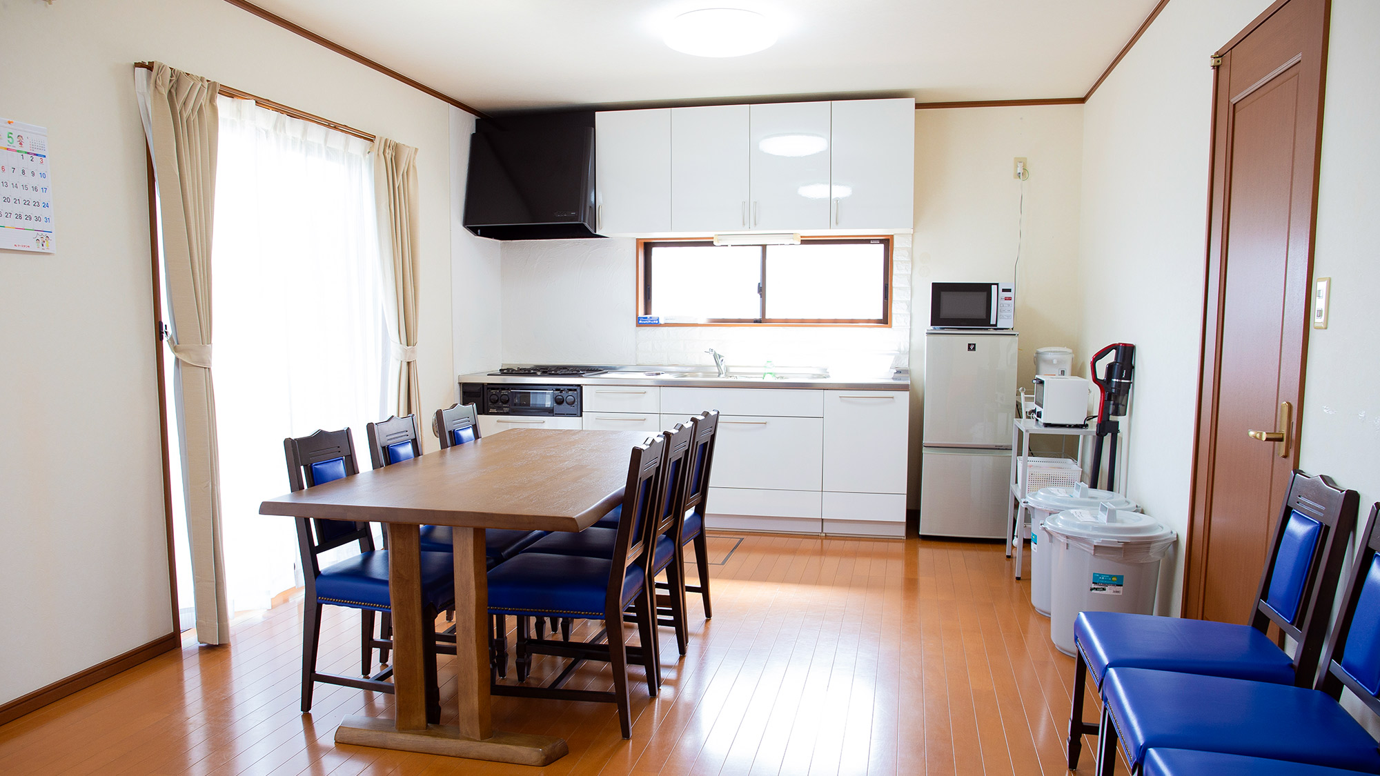 ・【ダイニングルーム】落ち着いた雰囲気のダイニングルームでゆったりとお食事を