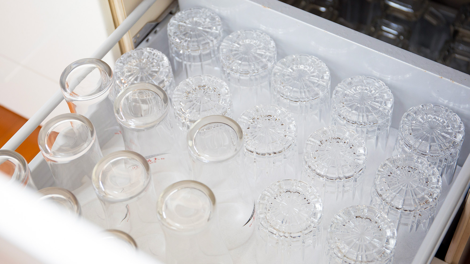 ・【キッチン】グラスもございますので、お飲み物に合わせてお好きにご利用ください