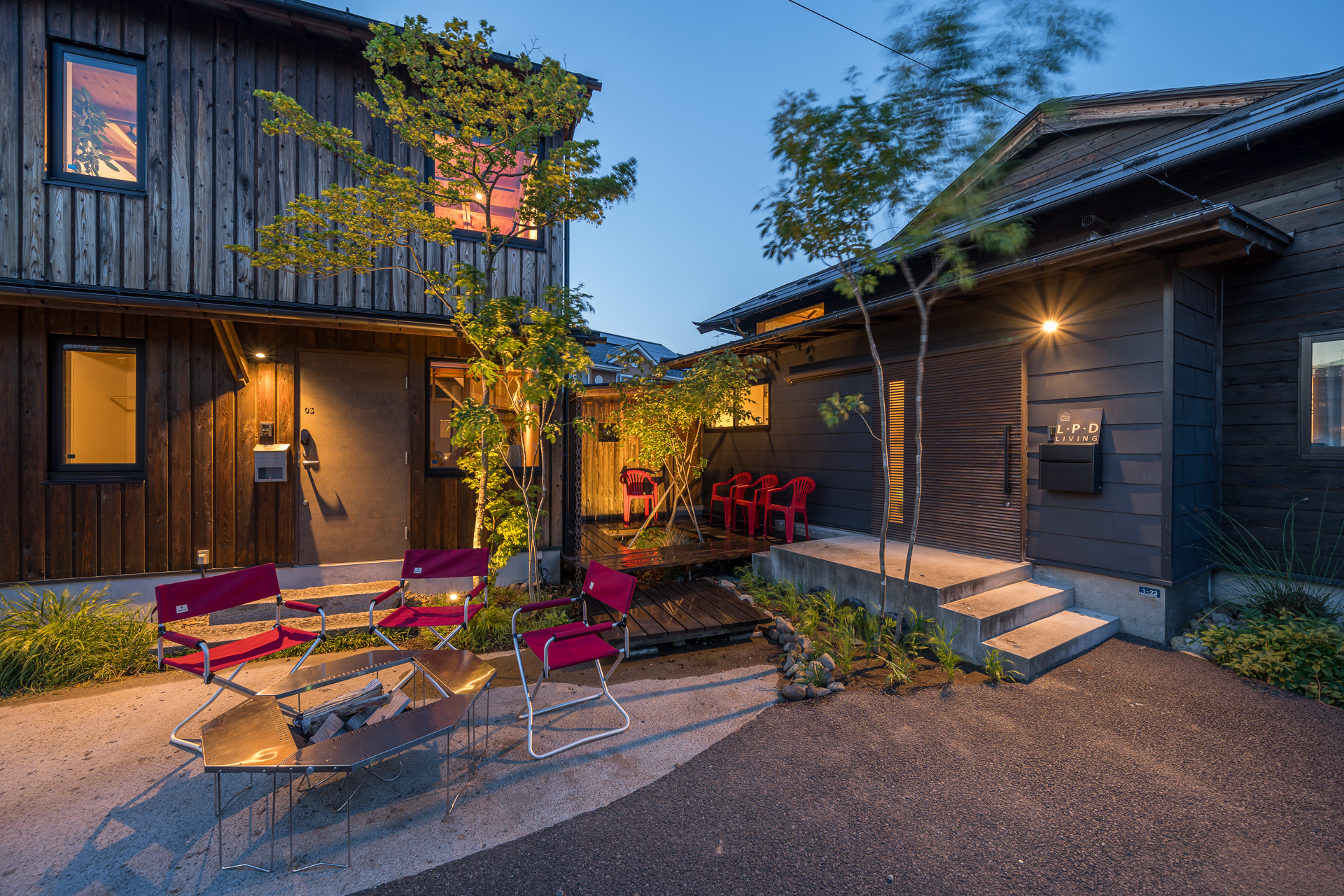 建物前には焚き火セットをご用意しております。火を囲みながら大切な人と語らい合い、静かなで贅沢なひと時をお楽しみください。