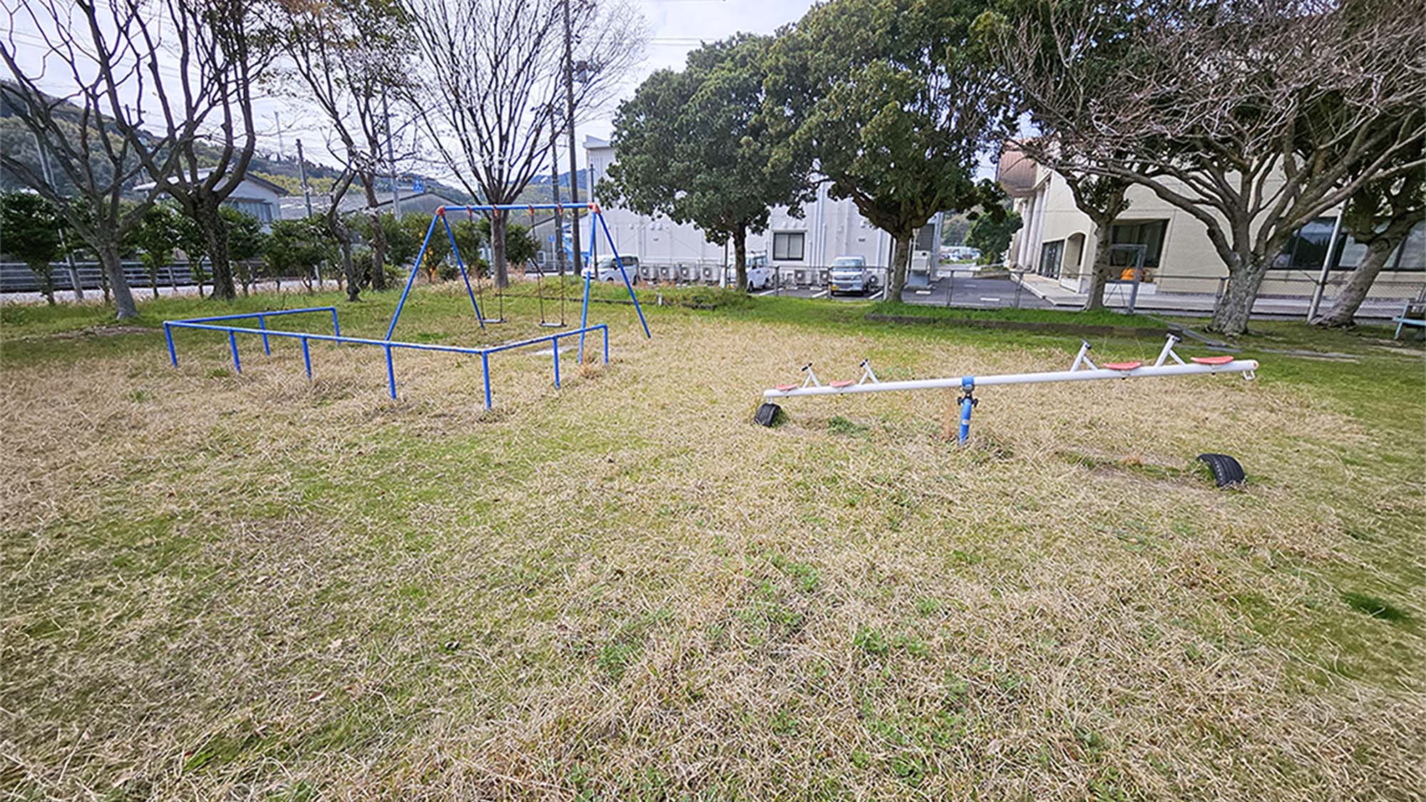 ・【周辺】近くの公園には遊具も揃っており、お子様も飽きることのない時間が過ごせます