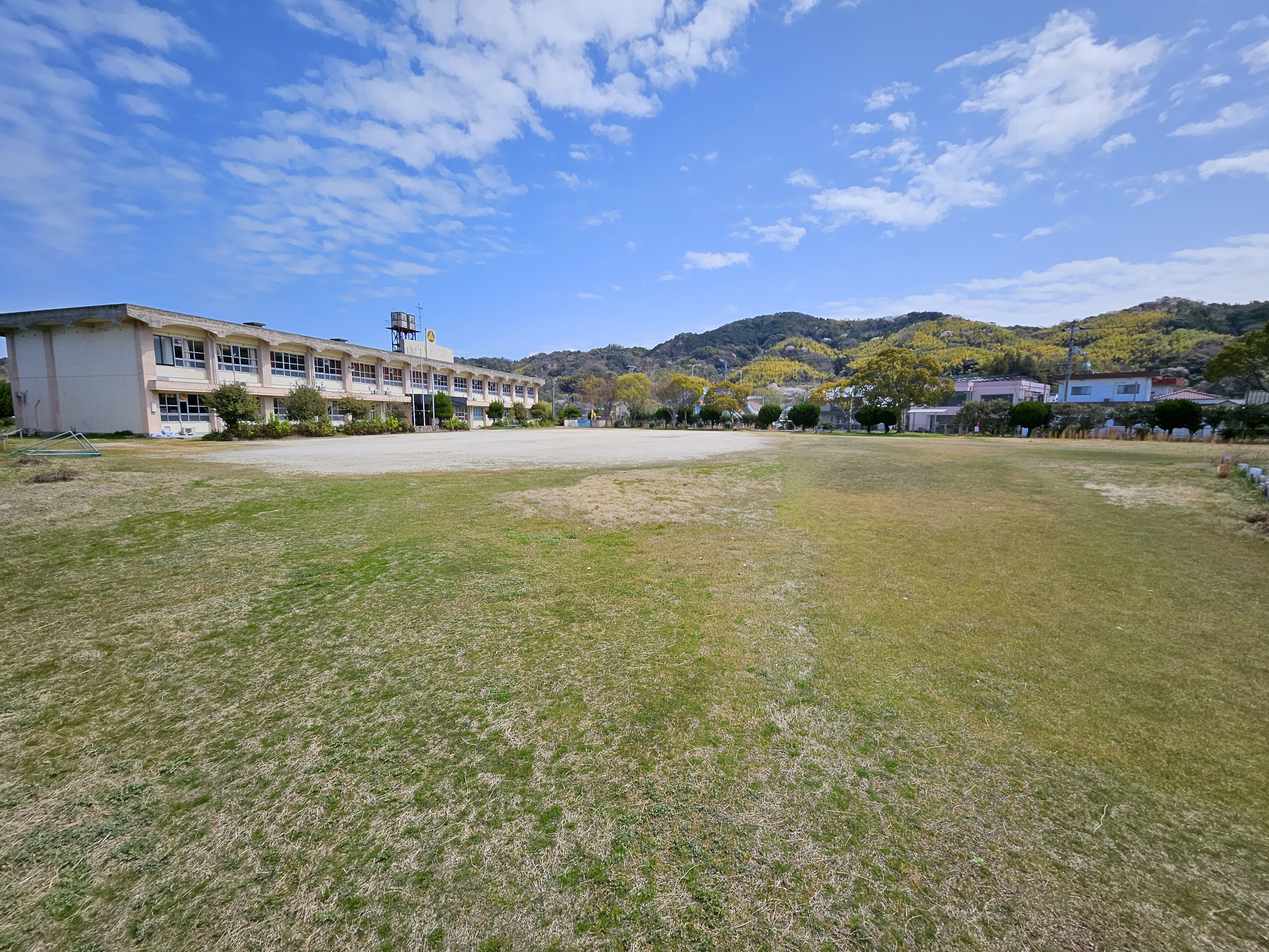 校庭グランド。ご自由にご利用いただけます。