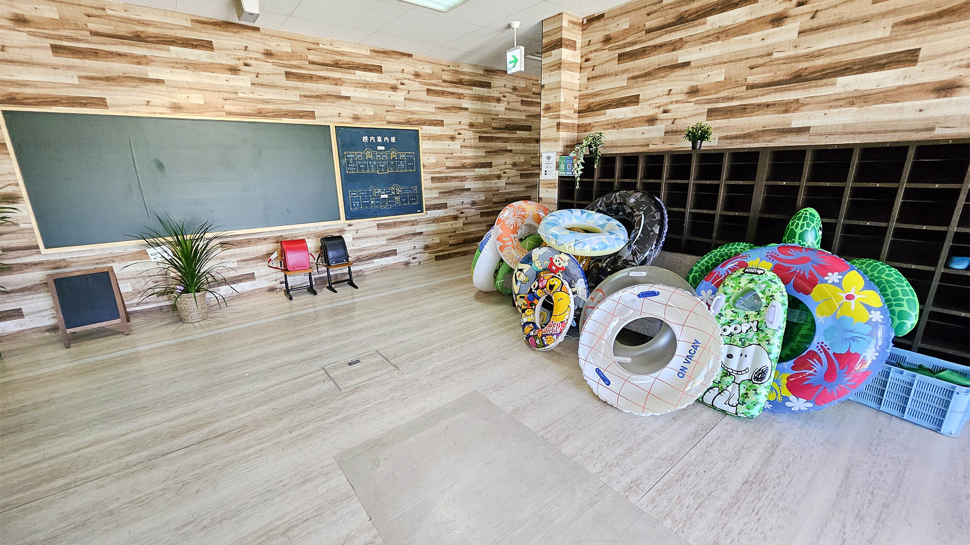 ・【エントランス】車で約5分の場所に海水浴場有。海遊びの拠点としてもどうぞ