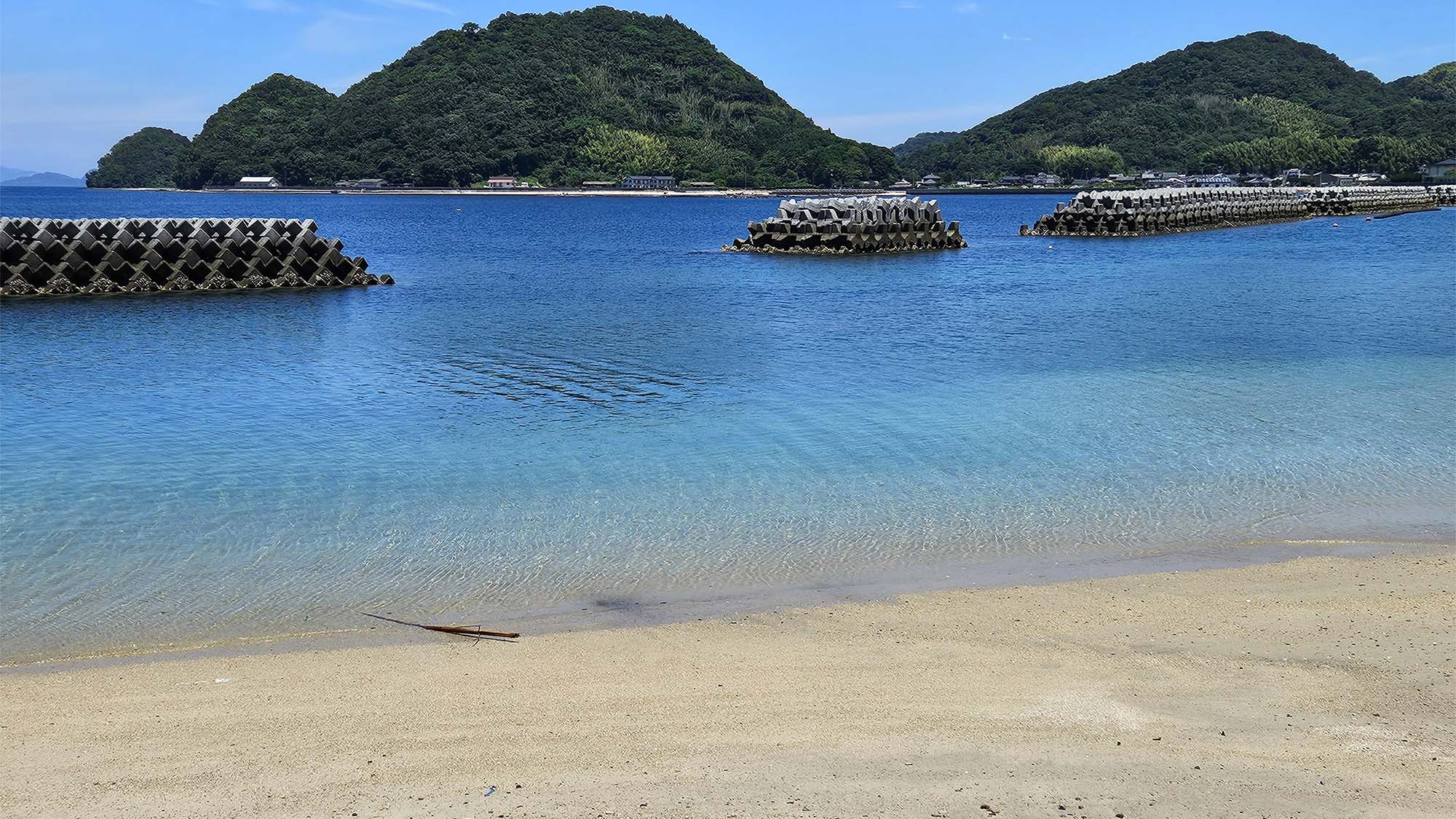 ・【周辺】透き通った美しい海岸で、心休まる時間をお楽しみください