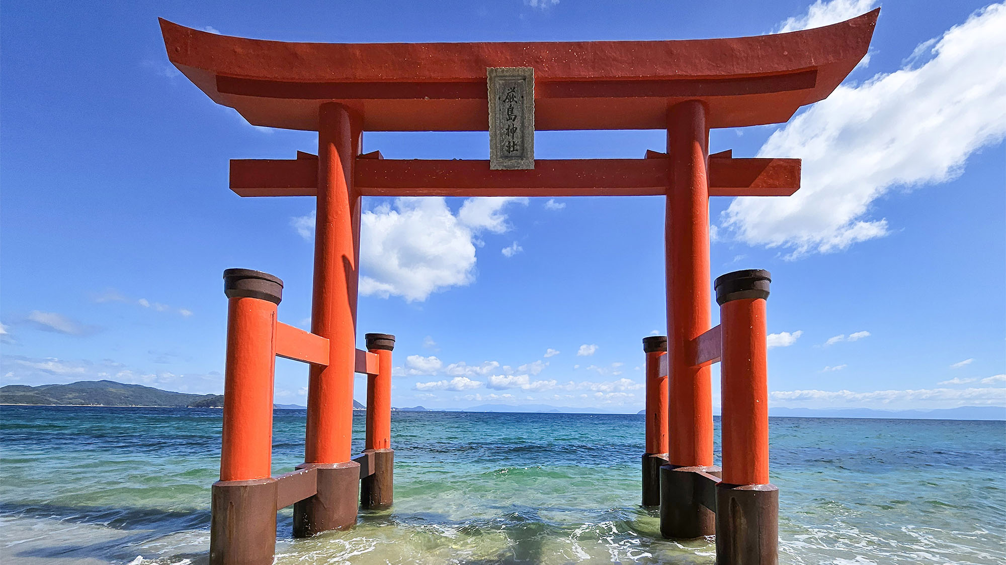 ・【周辺】周防大島の海に浮かぶ、厳島神社の鳥居。ぜひ一度、訪れてみてはいかがでしょうか