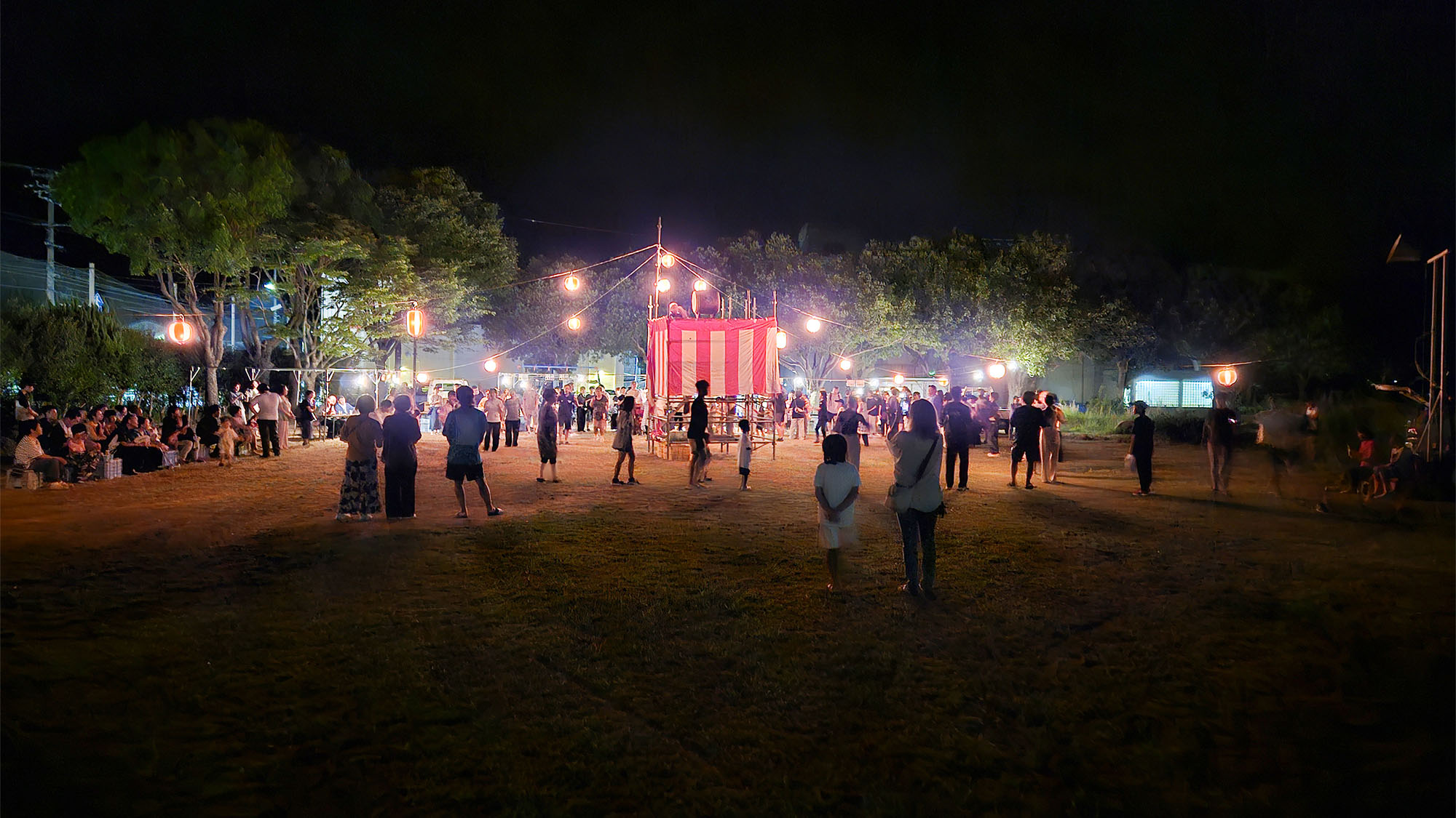 ・【盆踊り】盆踊りも楽しめる廃校で、笑顔広がる憩いのひと時をお過ごしください