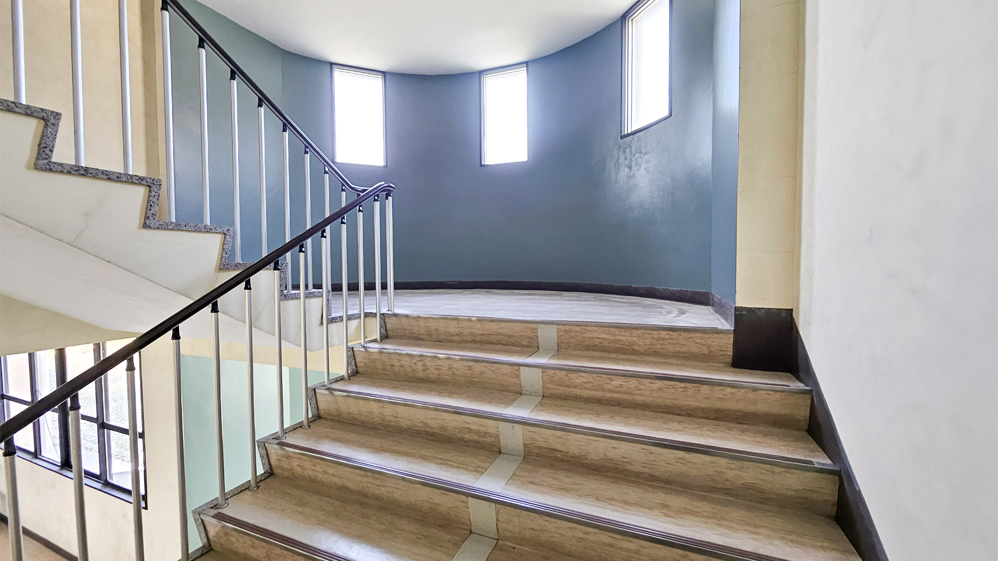 ・【廊下】童心に帰れるような、どこか懐かしい階段