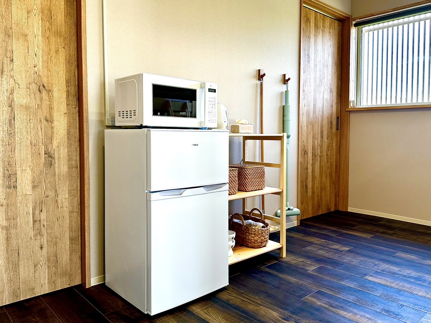 冷蔵庫、電子レンジ、ペット用アメニティー、お掃除道具など。