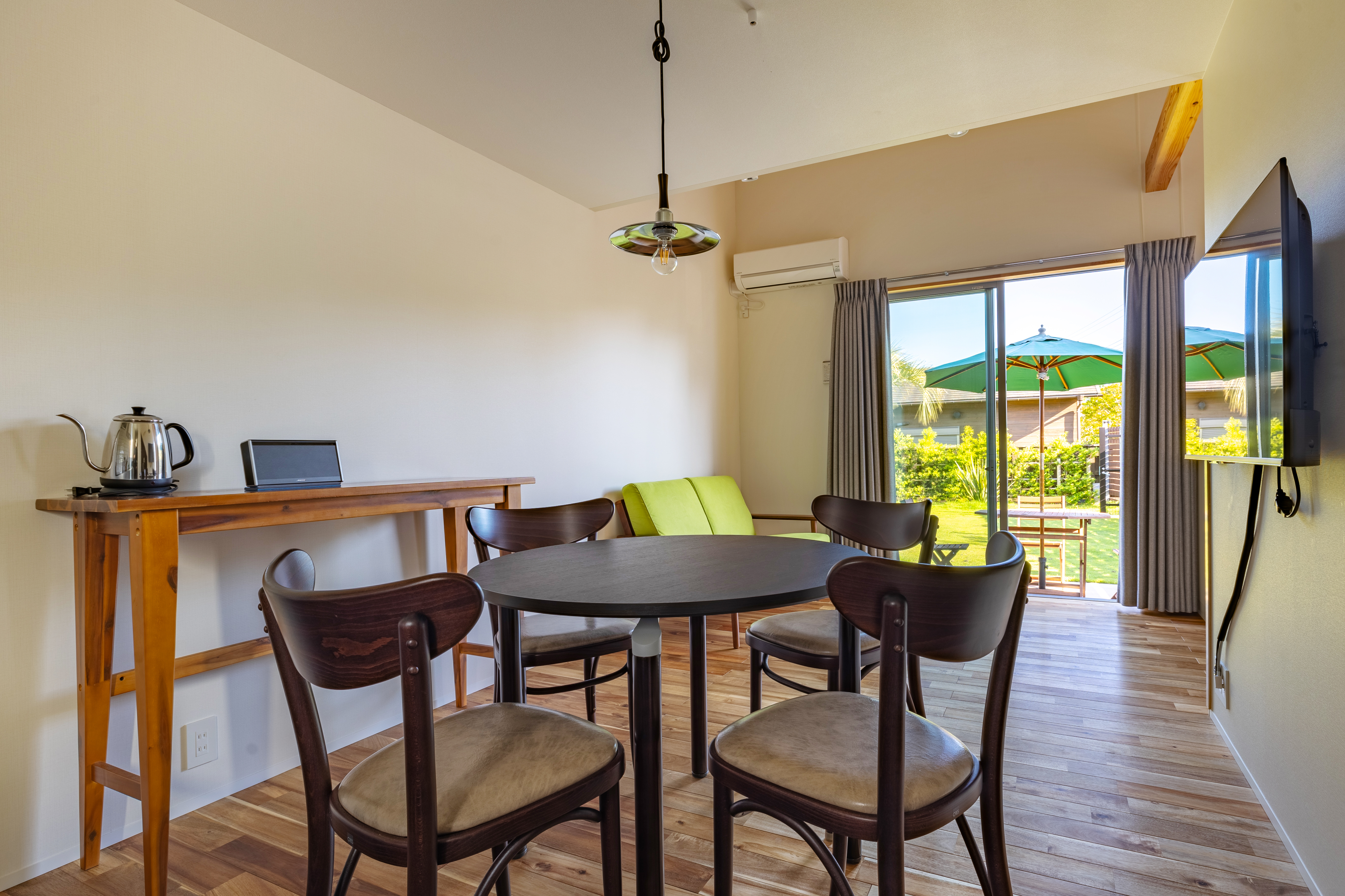 １号室リビング＆ダイニング