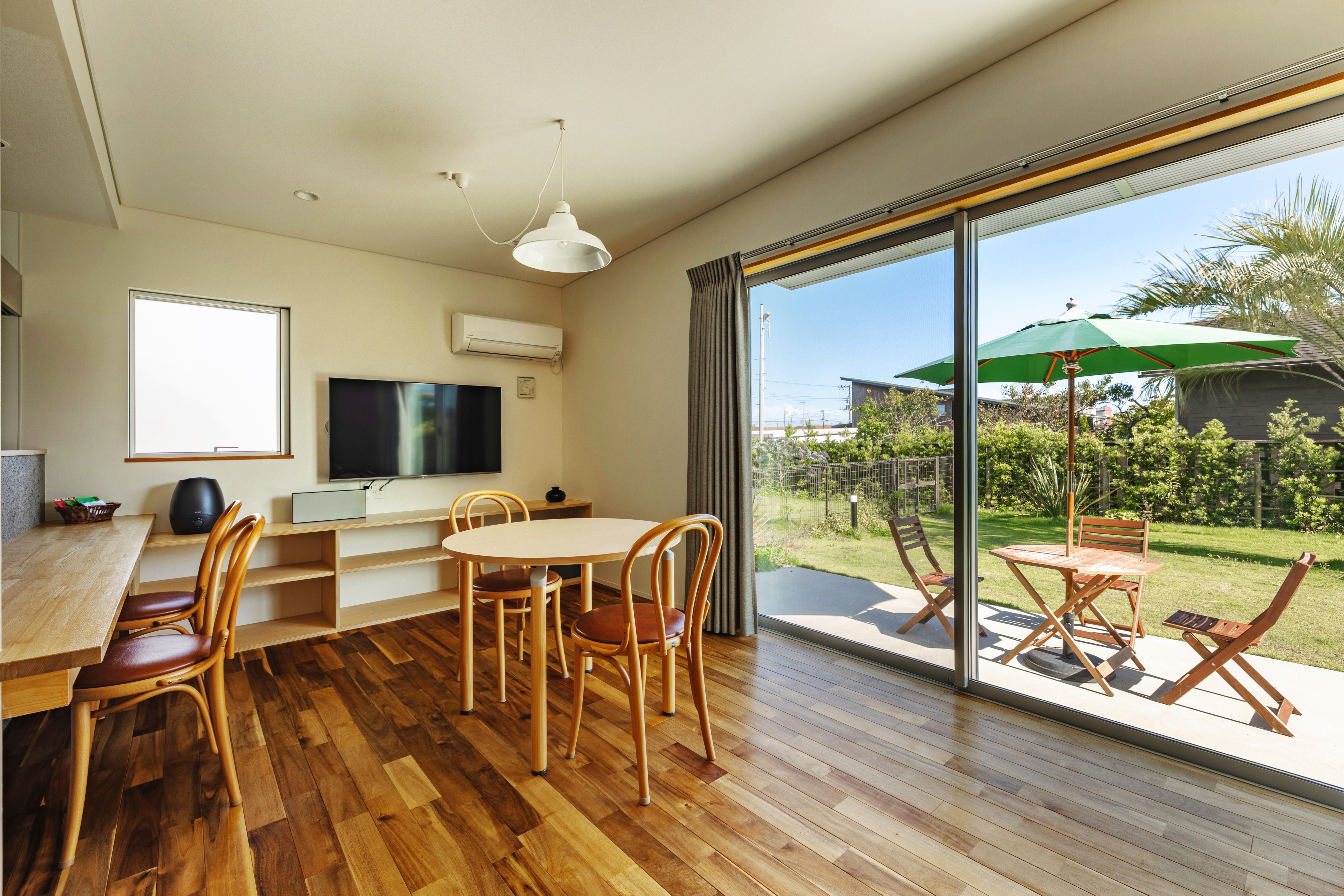 ２号室リビング＆ダイニング