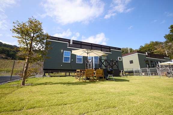 トレーラーハウスC