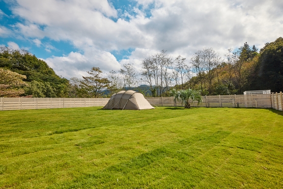 【470平米】愛犬とのびのびキャンプ広々キャンプサイトでしっぽが止まらない！