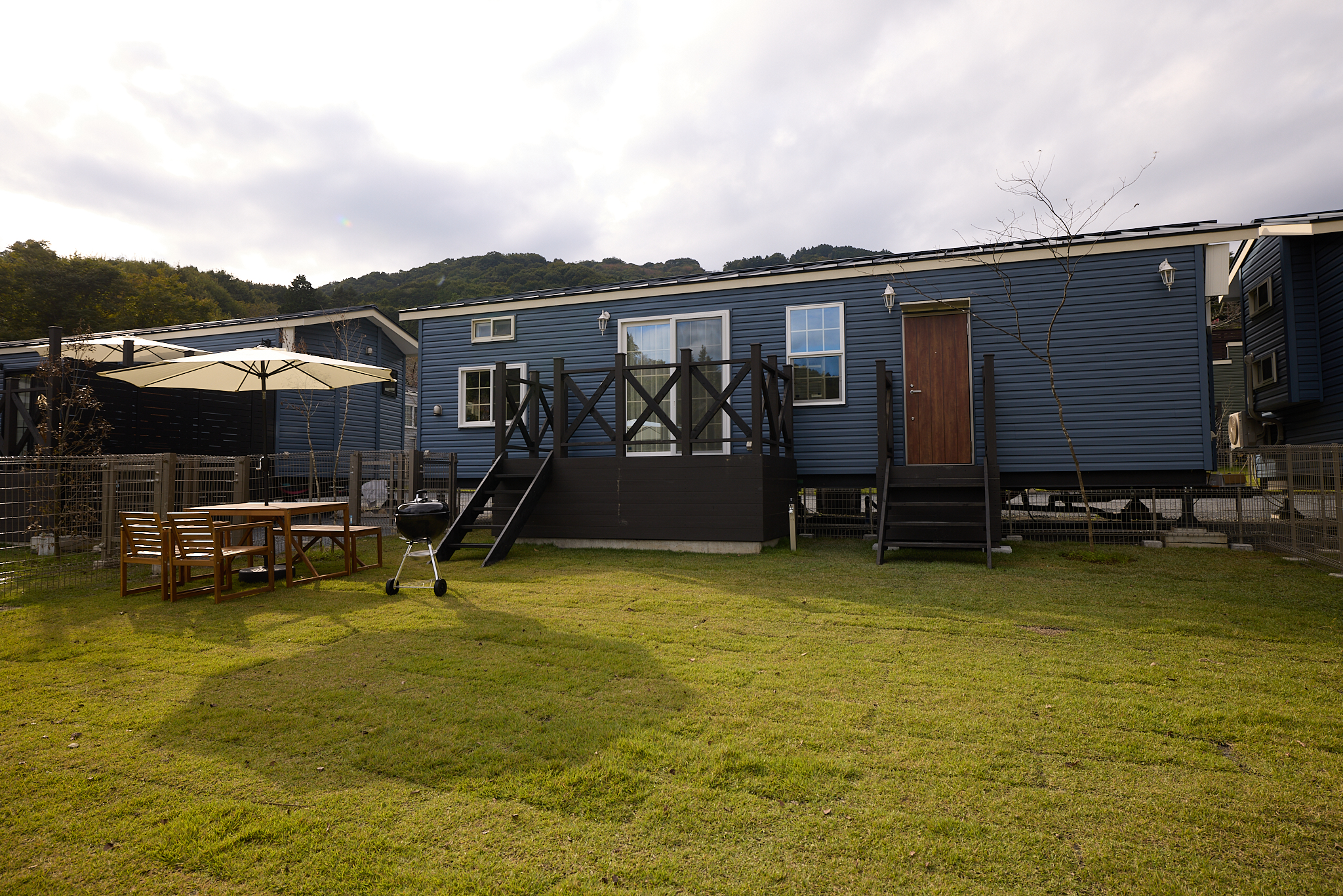 トレーラーハウスF