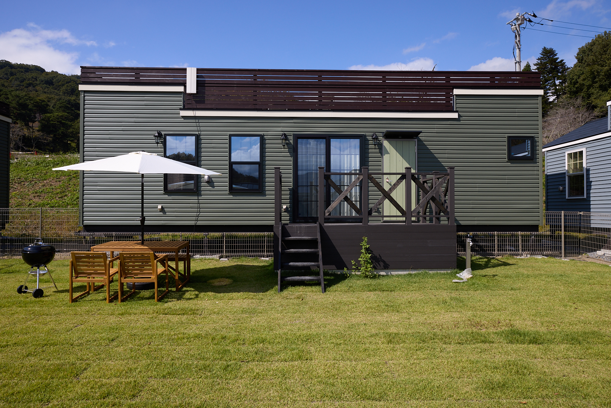 トレーラーハウスB