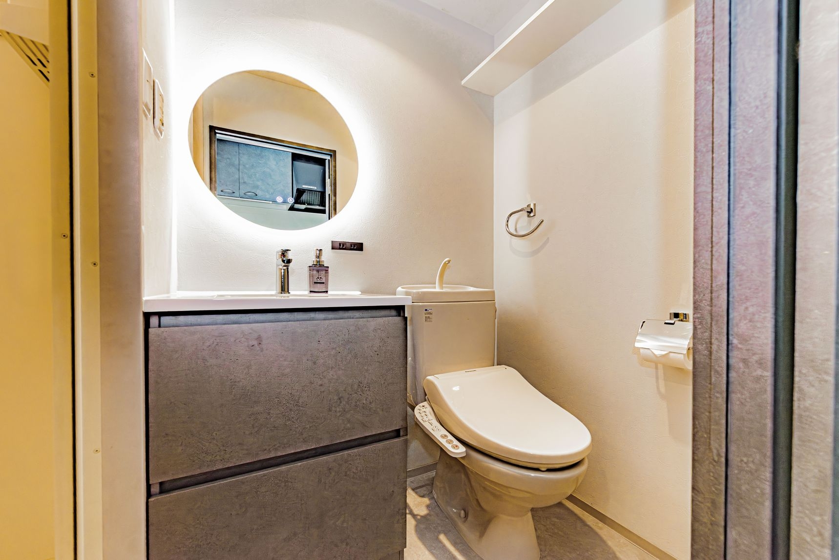 【シンプルステイ】JR博多駅筑紫口から徒歩6分◇2025年5月に全部屋リノベーション【素泊まり】