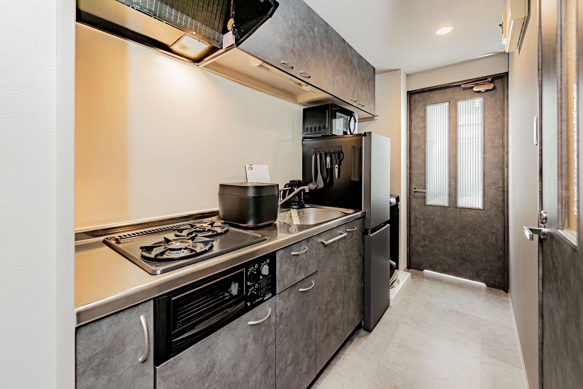 【シンプルステイ】JR博多駅筑紫口から徒歩6分◇2025年5月に全部屋リノベーション【素泊まり】