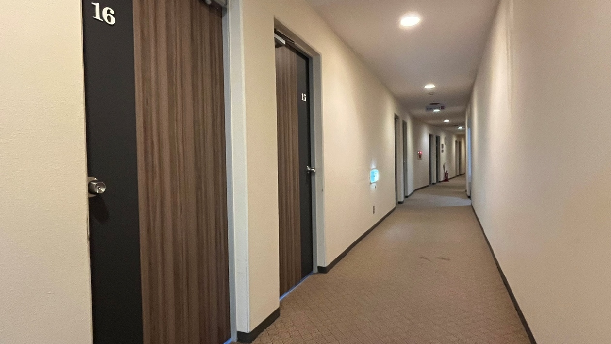 【グレードアップ2食付】瓶ビール1本付き！夕食は和牛陶板焼き[天然温泉／ゴルフ場隣接／駐車場無料]