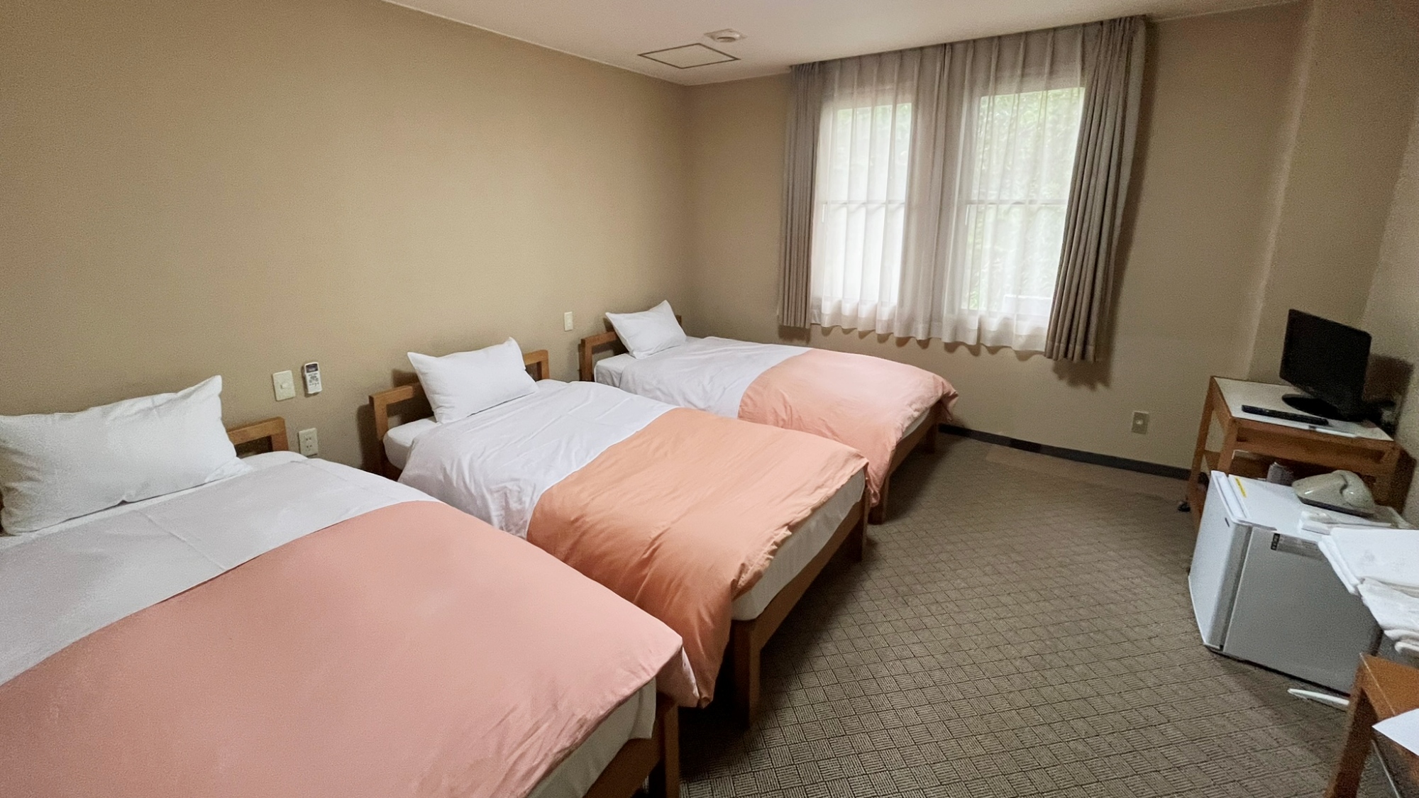 *【洋室3名】グループ旅行に最適なゆったり3ベッドルーム。