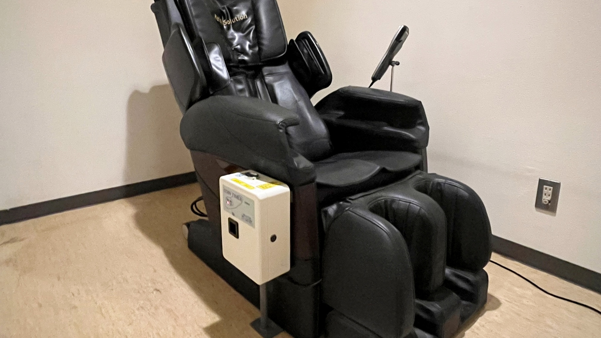 *【マッサージチェア】疲れた体を癒すマッサージチェア完備。